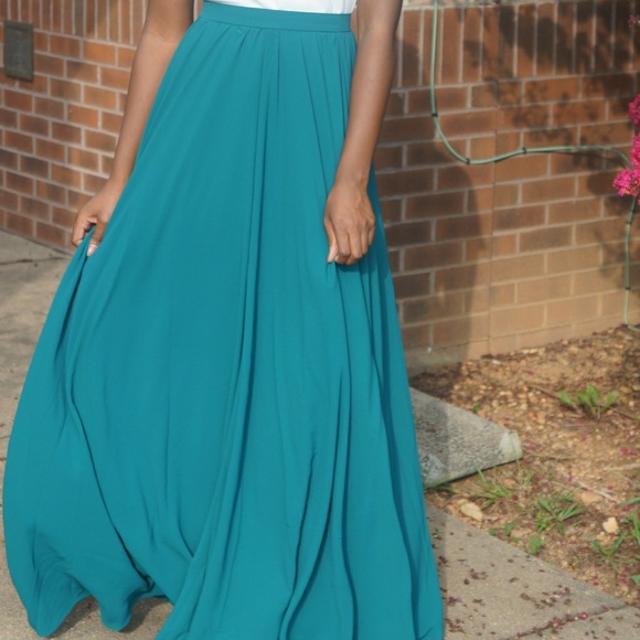 Final Markdown | Green Maxi Skirt - Picture 2 of 4